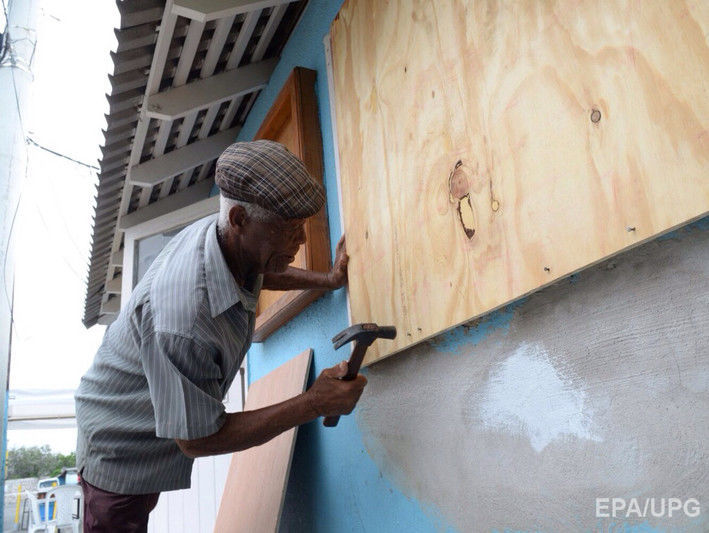 Ямайка, Гаити и Куба готовятся к удару урагана "Мэтью"