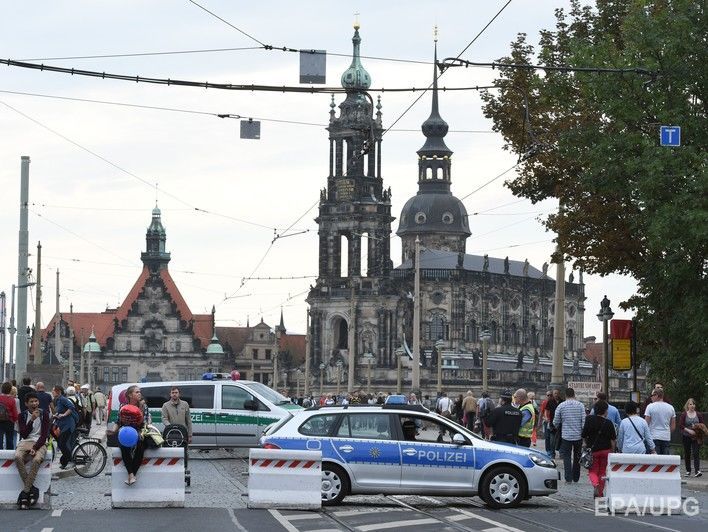 В Дрездене неизвестные подожгли три полицейские машины