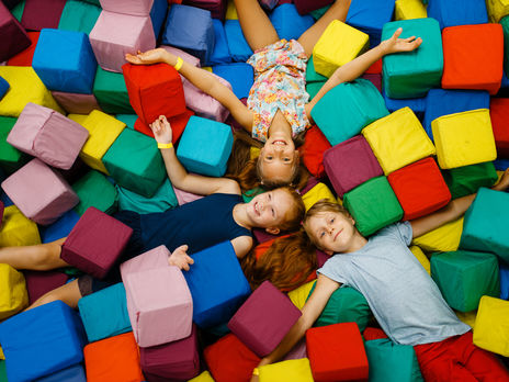 Минздрав Украины предлагает запретить массовые мероприятия, а в ТРЦ оставить открытыми только магазины