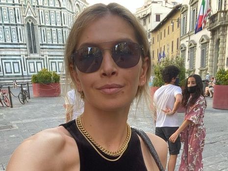 Брежнева в купальнике показала себя настоящую