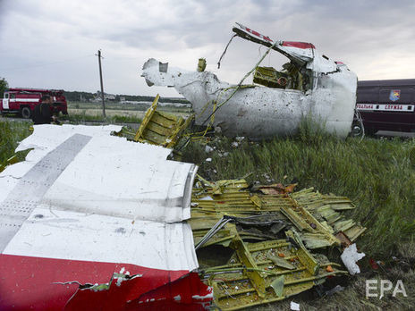 Boeing 777, летевший из Амстердама в Куала-Лумпур рейсом MH17, потерпел крушение 17 июля 2014 года в Донецкой области