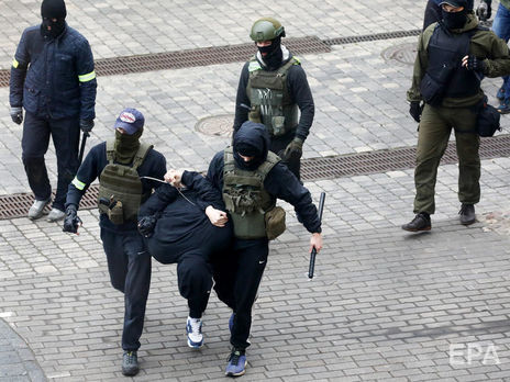 Правозахисники повідомили про понад 400 затриманих по всій Білорусі