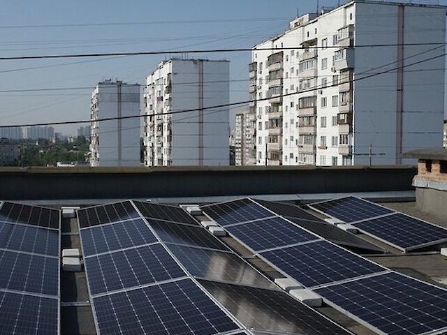 ДТЕК під'єднав до мережі найбільшу в Україні сонячну електростанцію на даху багатоквартирного житлового будинку