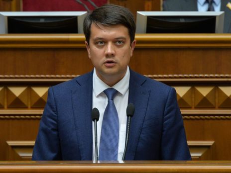 Разумков подписал закон о штрафах за неношение масок в общественных местах