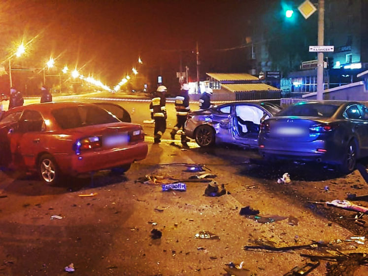 В Днепре столкнулись пять авто, есть погибший и пострадавшие