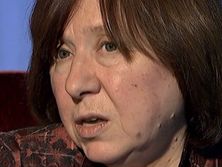 Светлана Алексиевич: Из-за плеч Путина еще пострашнее фигуры выглянуть могут