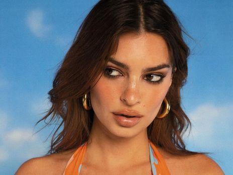 Беременная Ратаковски засветила темные соски