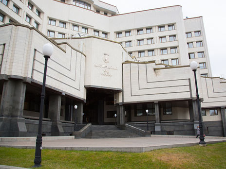 Украина может выйти из конституционного кризиса в течение двух недель – представитель президента в КСУ