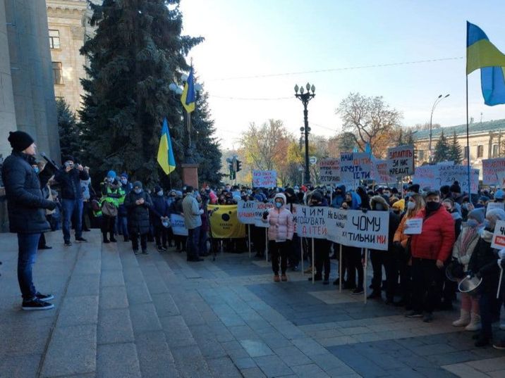 В Харькове предприниматели вышли на митинг против "карантина выходного дня"