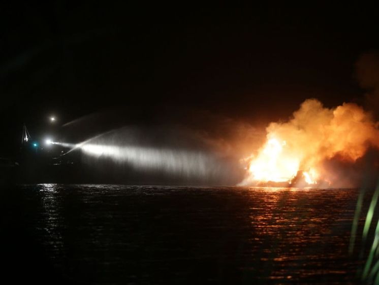 В Киеве на Днепре горела 20-метровая яхта