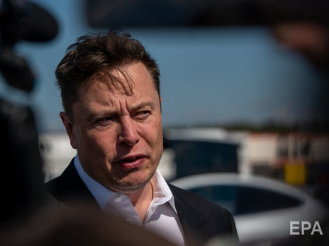 Маск заявил, что болеет COVID-19 в легкой форме