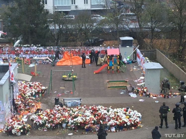 В Минске силовики разогнали митинг на "Площади перемен" и разрушили мемориал Бондаренко