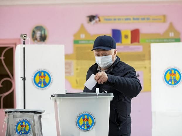 У другому турі президентських виборів у Молдові перемогу здобуває Санду – опитування