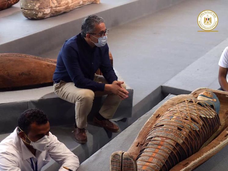 Саркофаги и позолоченные статуи. В Египте обнаружили древнее захоронение