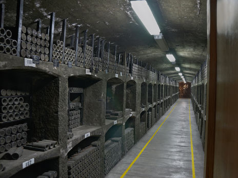 В окупованому Росією Криму виставили на аукціон винний завод 