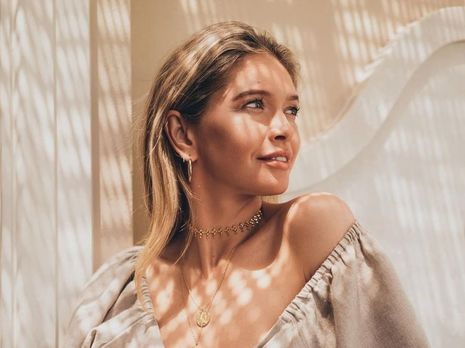 Sestra. Брежнєва в новому кліпі виконала запальний танок разом із 19-річною донькою. Відео