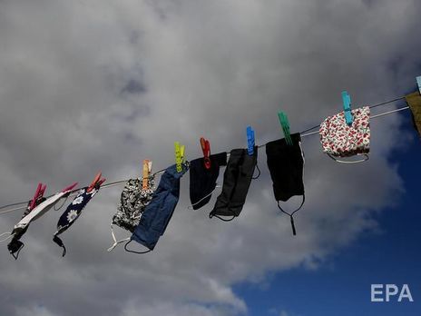 Зеленский подписал закон о штрафах за неношение масок в общественных местах