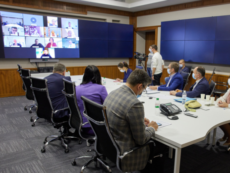 Зеленский – послам G7: После 16 декабря директор НАБУ останется на своей должности