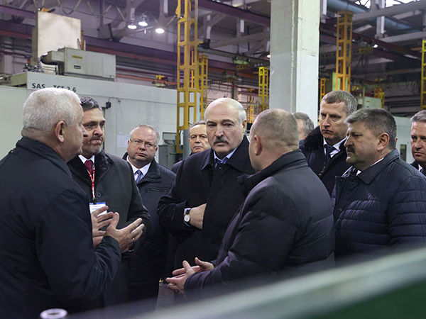 Лукашенко заявив, що розвідки Білорусі та РФ виявили "центри" спецслужб США в Києві та Варшаві