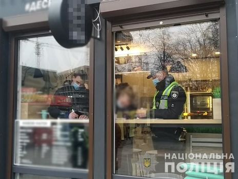 Не штрафували, але перевіряли. Як у Києві минув перший день дії закону про штрафи за відсутність маски