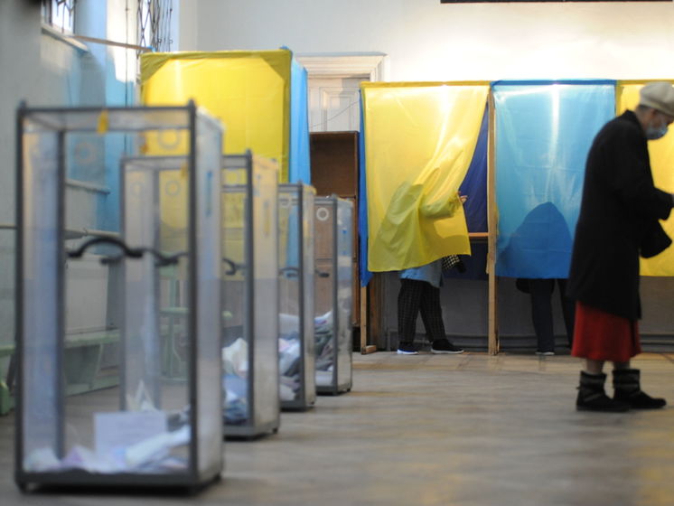 В Полтаве члены избиркомов получили смс с призывом не идти на выборы