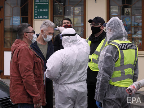Полицейские в Киеве рассказали, сколько выписали штрафов людям без масок