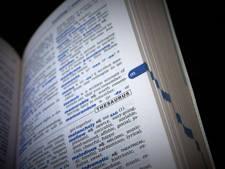 Оксфордский словарь не смог назвать слово года