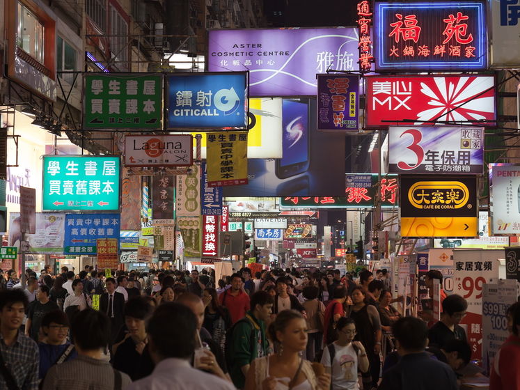 В Гонконге людям с положительным тестом на COVID-19 будут платить по $645