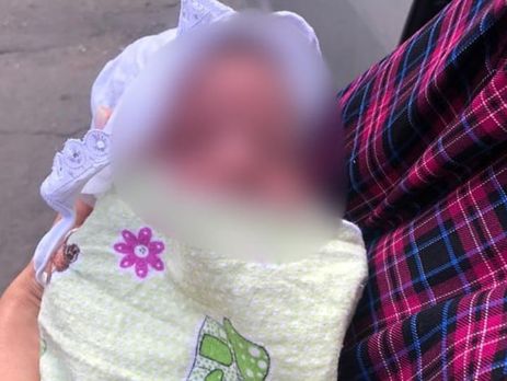 Младенца передали под наблюдение врачей в городскую детскую больницу Мариуполя