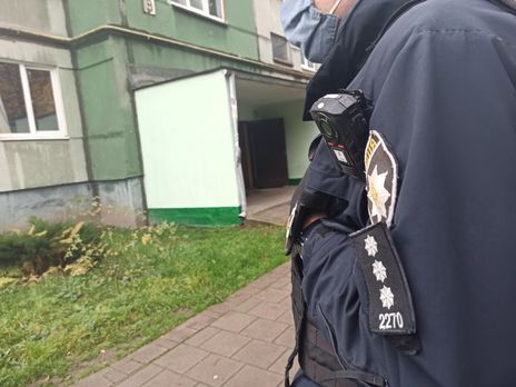 Во Львове пьяный полицейский не справился с управлением и влетел в детскую площадку