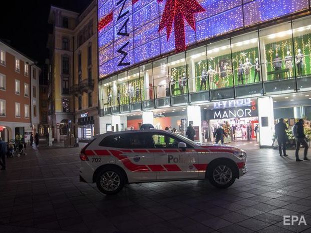 У Швейцарії жінка з ножем напала на відвідувачів супермаркету