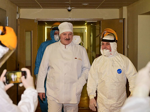 Лукашенко назвав демократичні вибори "підлянкою"