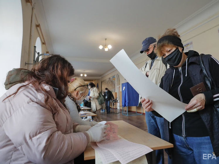 Наблюдатели "Опоры" рассказали о первых нарушениях на выборах мэра Черновцов