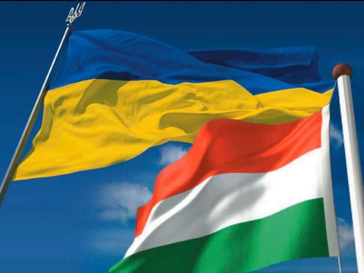 Новоизбранные депутаты в Закарпатской области после присяги спели гимн Венгрии
