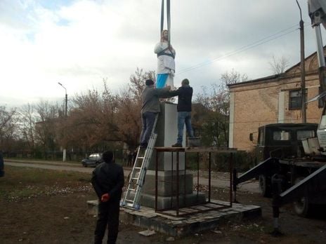 Под Бердянском вместо памятника Ленину установили статую Христа