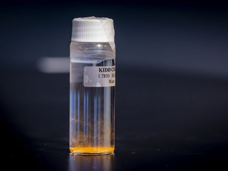 Канадский музей получил бутылку с водой возрастом более миллиарда лет