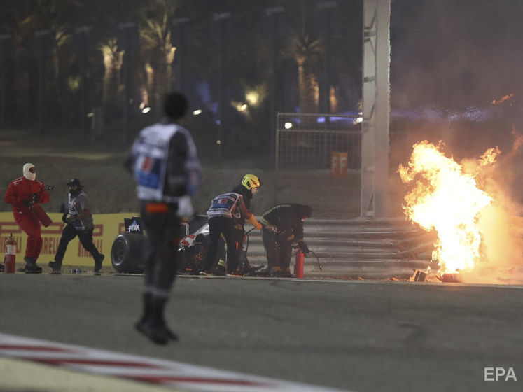 На Гран-при Бахрейна болид французского гонщика врезался в ограждение и взорвался