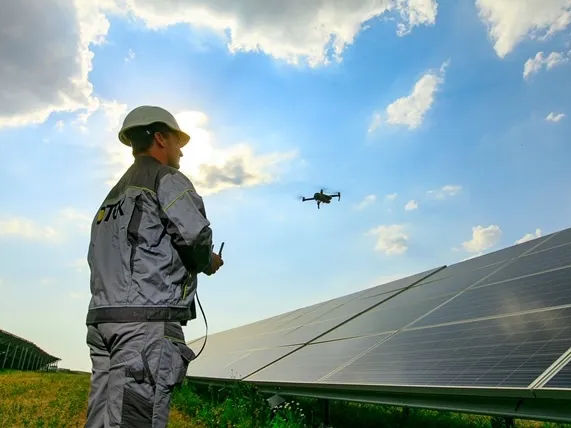 ДТЕК ВДЕ почала перевірку сонячних електростанцій інноваційними розумними дронами