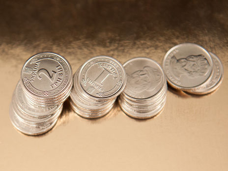 Гривна продолжает дешеветь по отношению к основным валютам