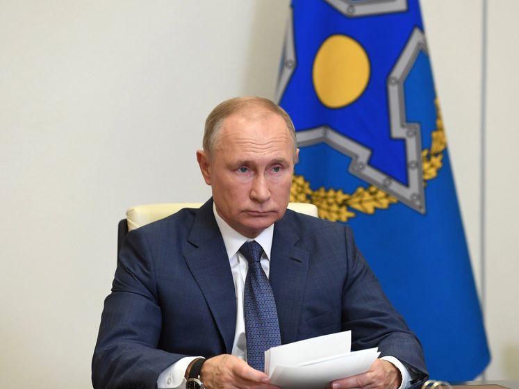 Путин поручил начать массовую вакцинацию от коронавируса вакциной "Спутник V", в США называли ее недоработанной