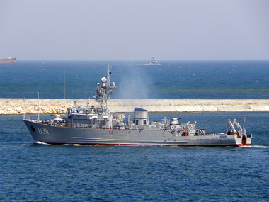 Захвачен тральщик "Черкассы" – последний украинский корабль в Крыму