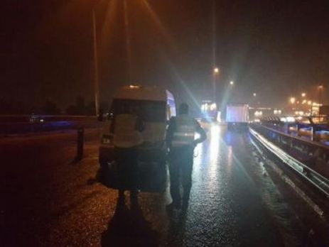 В Киеве мужчина упал с Южного моста после столкновения с микроавтобусом