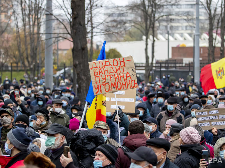 Парламент Молдовы без обсуждения в двух чтениях принял законопроект, который ограничит полномочия Санду