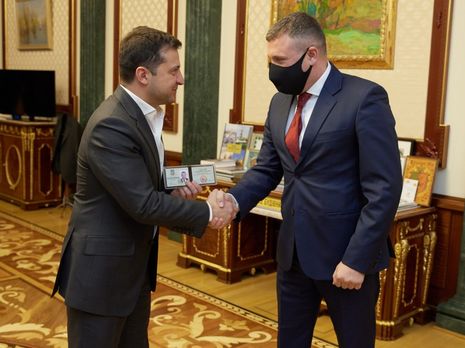 Зеленский вручил Гамалию удостоверение главы ОГА