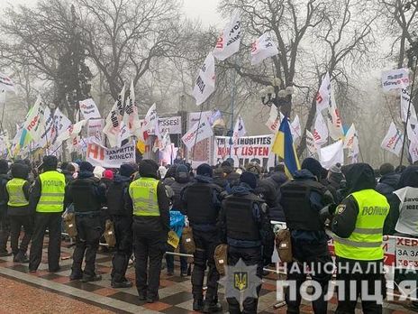 Поліцейські взяли під охорону центральну частину Києва