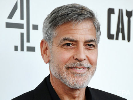 Вместо ножниц – пылесос. Клуни, который более 20 лет стрижет себя сам, показал, как он это делает. Видео