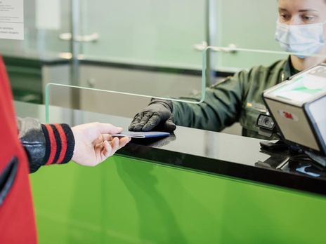 Пограничники не пустили в Украину иностранцев, у одного из которых была георгиевская лента