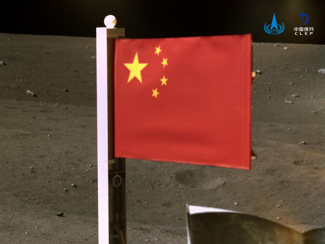 На Луне развернули китайский флаг