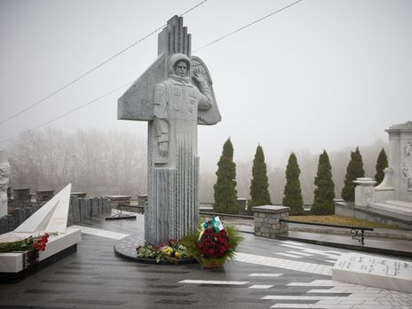 На Байковом кладбище в Киеве открыли памятник Каденюку. Фоторепортаж