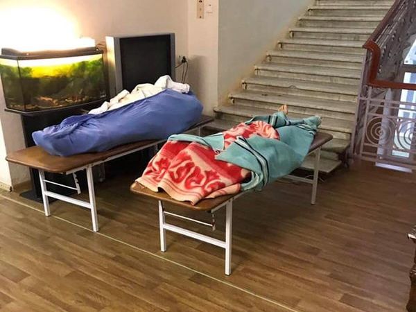 В одеській лікарні, де лікують хворих на COVID-19, тіла померлих лежали в холі, поки пацієнти не поскаржилися в МОЗ